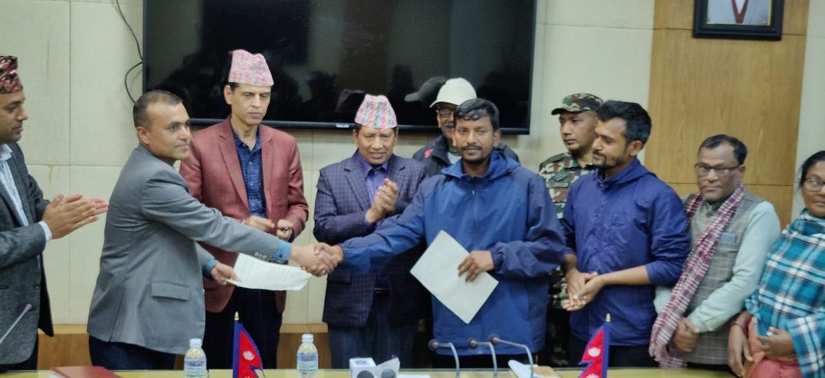 Loan shark victims to call off protests, 5-point deal inked with government