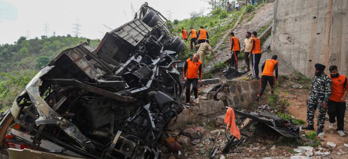10 dead as bus carrying pilgrims plunges into gorge in Jammu | Nepal ...