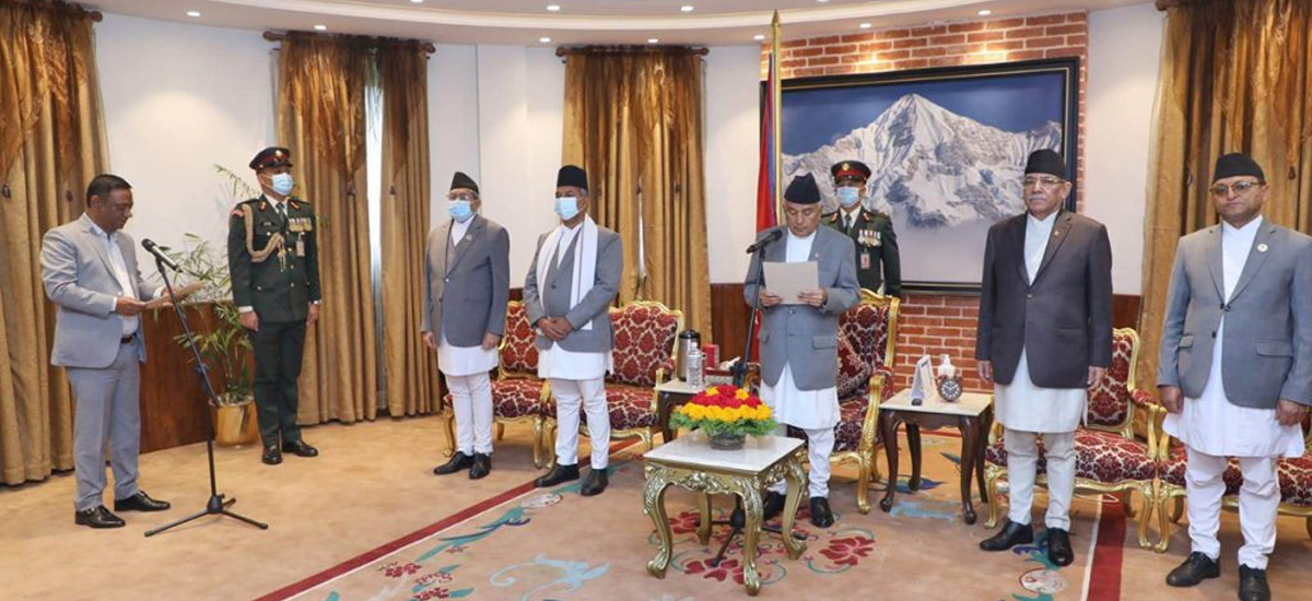 President administers oath to newly-appointed minister, state minister