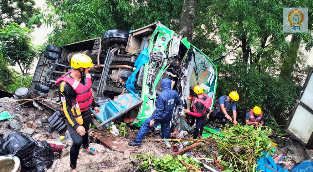 At least 19 passengers injured in bus accident