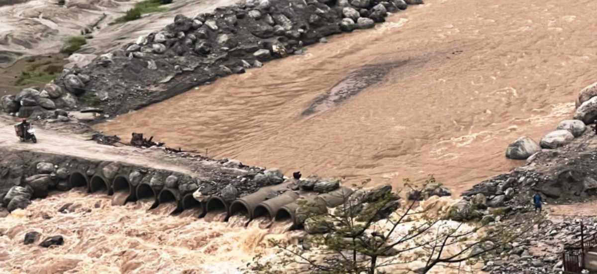 Melamchi-Helambu road section obstructed