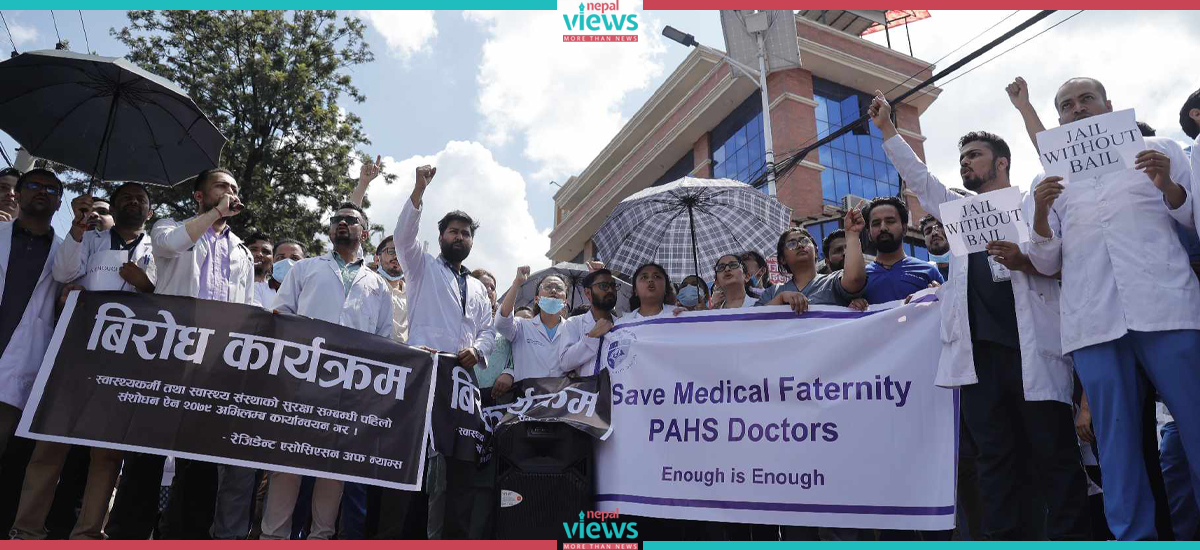 Doctors raise voices from streets for safety (Photos)