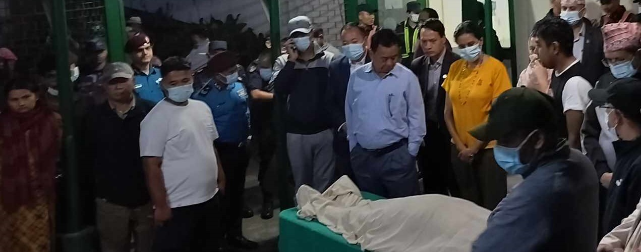 Nembang fainted in bathroom: Family