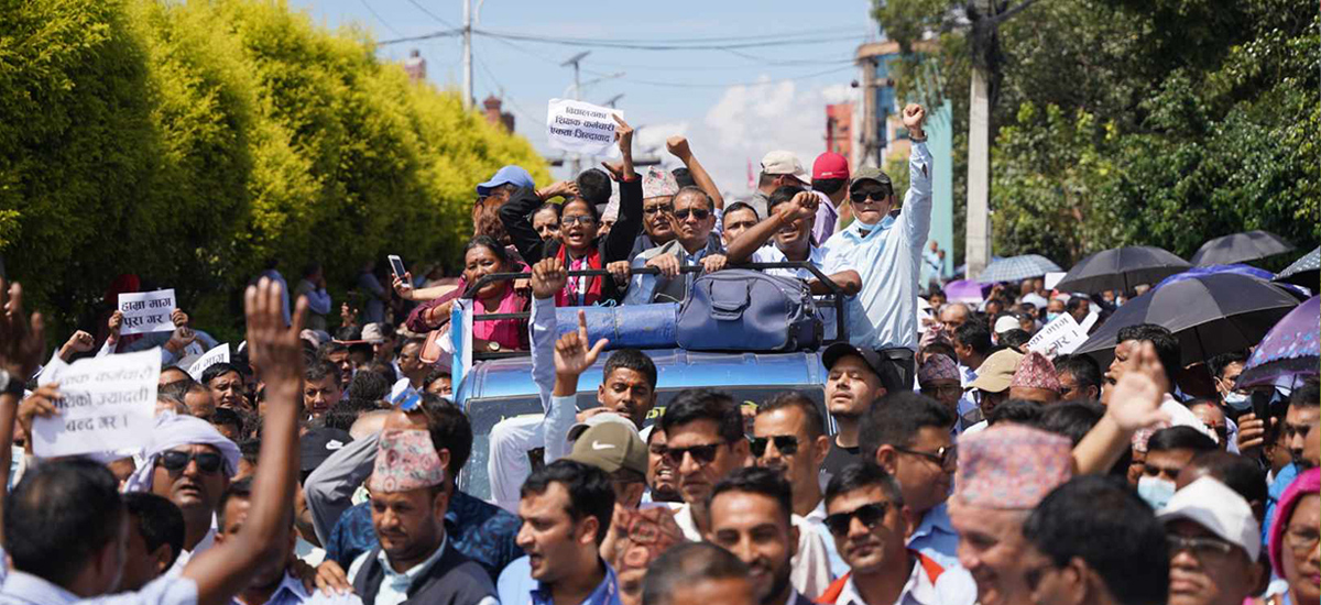 Teachers in streets against education bill; Demand amendment