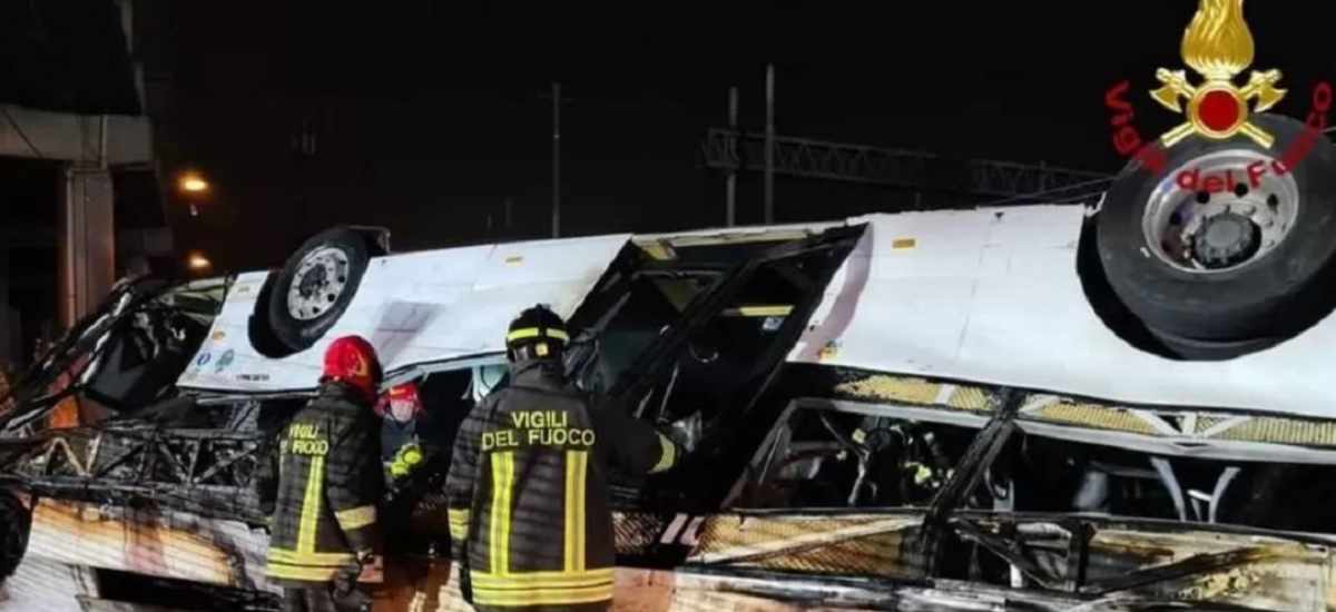 Bus crash across lagoon from Venice's historic center kills 21 people, including Ukrainian tourists