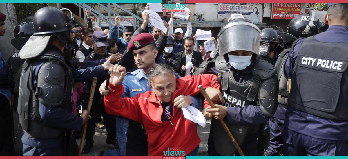 Police arrest demonstrating Human Rights Activists (Photo Feature)