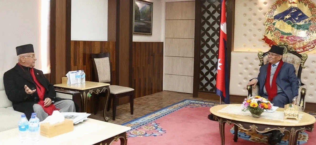 Oli meets PM Dahal  in Singhadurbar