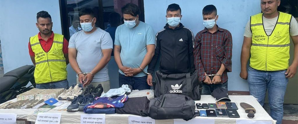 CIB arrest group for robbing 20 million rupees