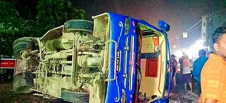Bus carrying Nepali pilgrims meets with accident in India; More than 30 injured