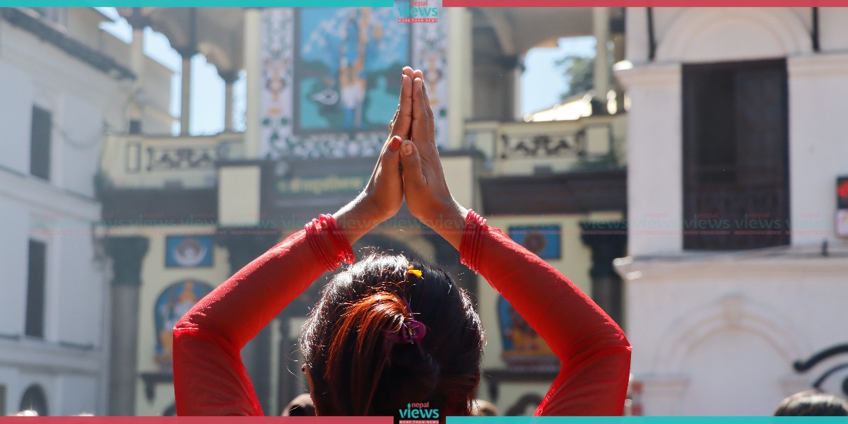 Devotees worship Lord Shiva at Pashupatinath Temple (Photo Feature)