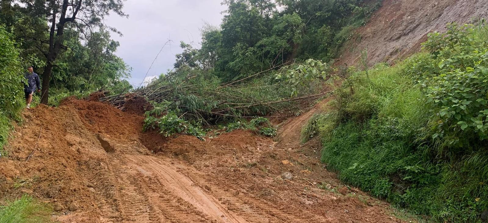 Landslide blocks roadway to Kathmandu
