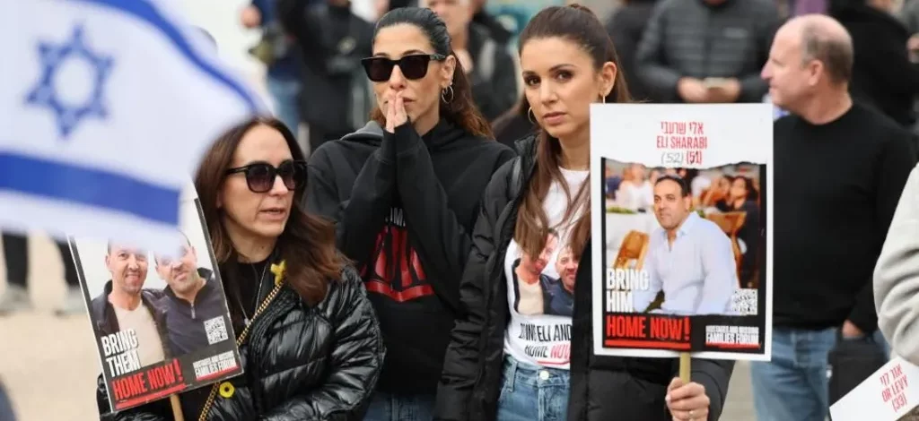 Hamas proposes exchanging Israeli captives and Palestinian prisoners in "one go"