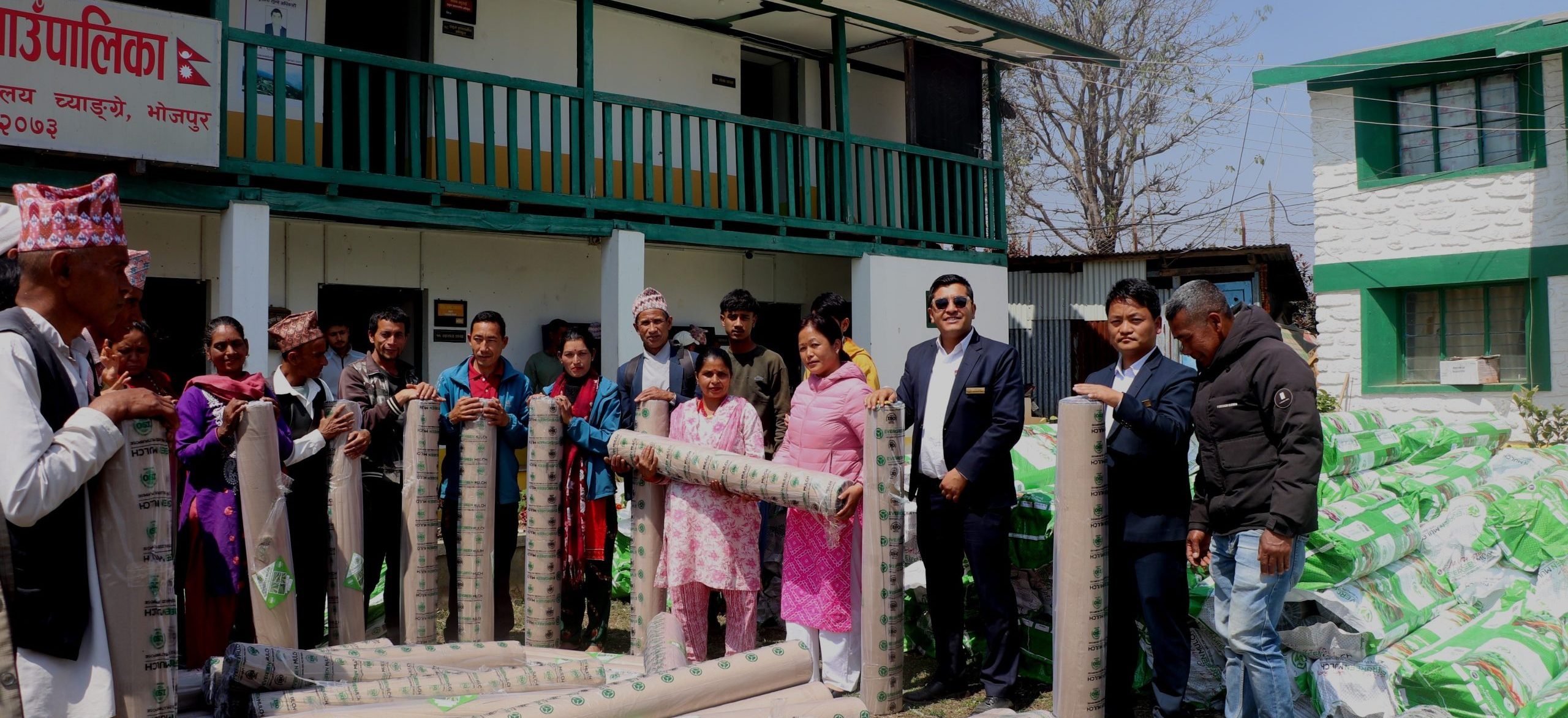 Agricultural inputs given to 750 farmers