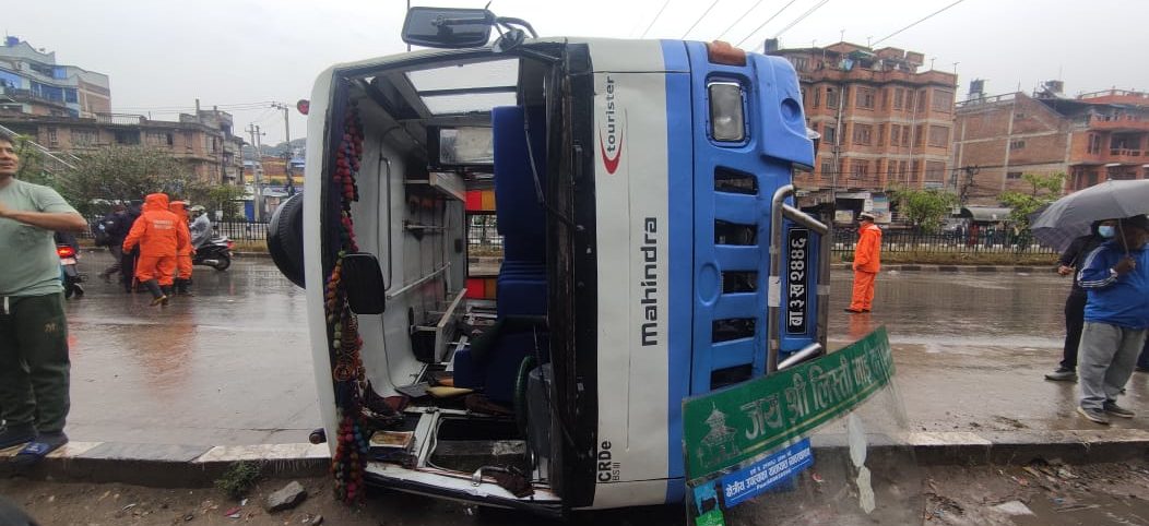 2 injured as bus turned over at Bhaktapur’s road