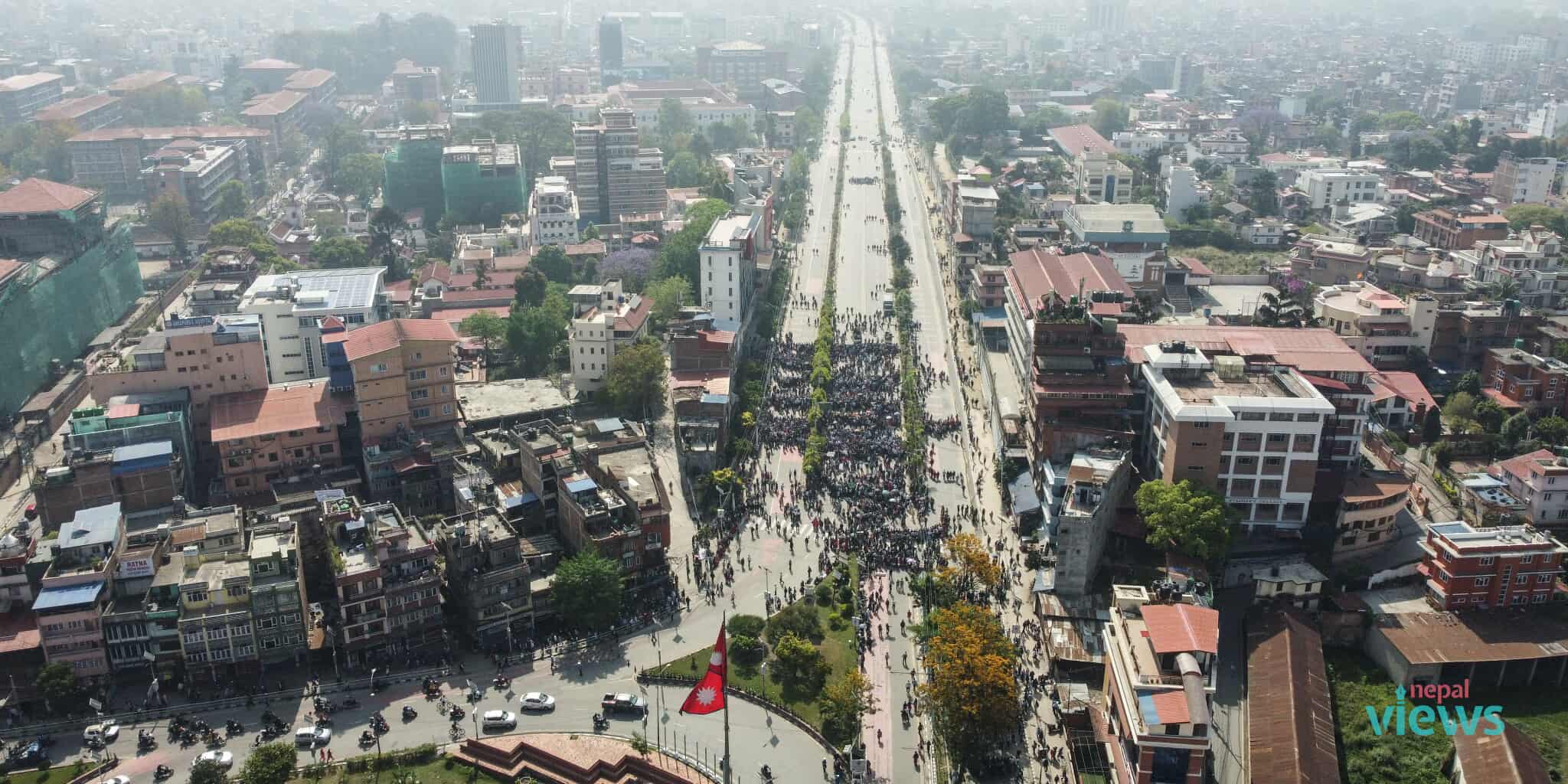 Teachers hit streets for early protest; Morning commute in chaos (Photos)