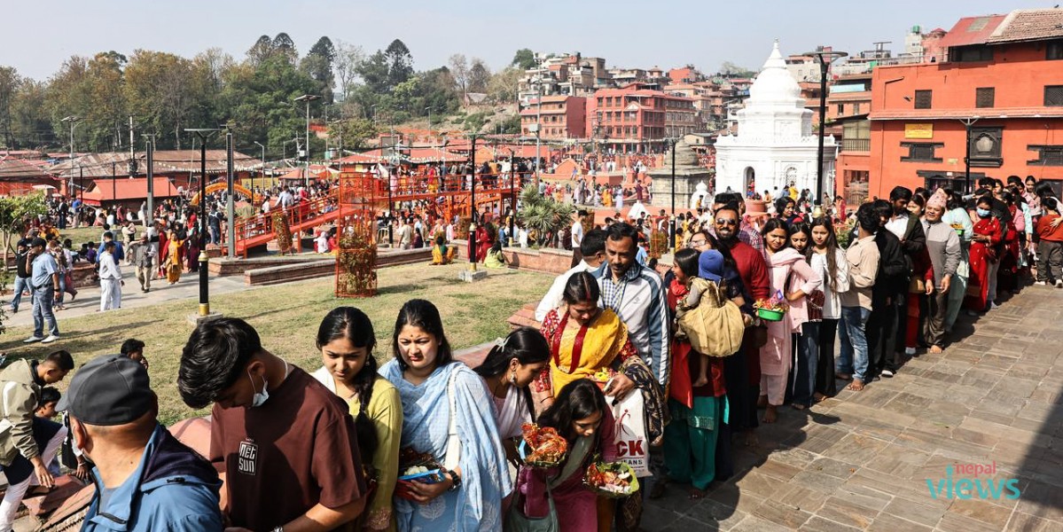 Devotees start New Year paying homage to Pashupatinath Temple (Photo Feature)