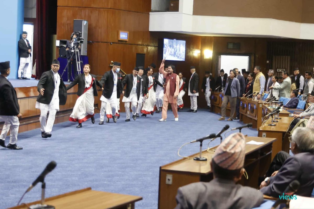 RSP lawmakers encircle well; Speaker proceeds with parliamentary session (Photo Feature)