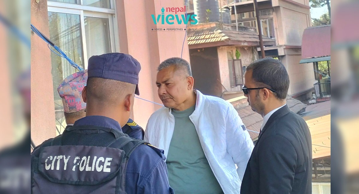 सर्वोच्च अदालतले दुर्गा प्रसाईंलाई पक्राउ गर्नुको कारण २४ घण्टाभित्र पेस गर्न आदेश दियो