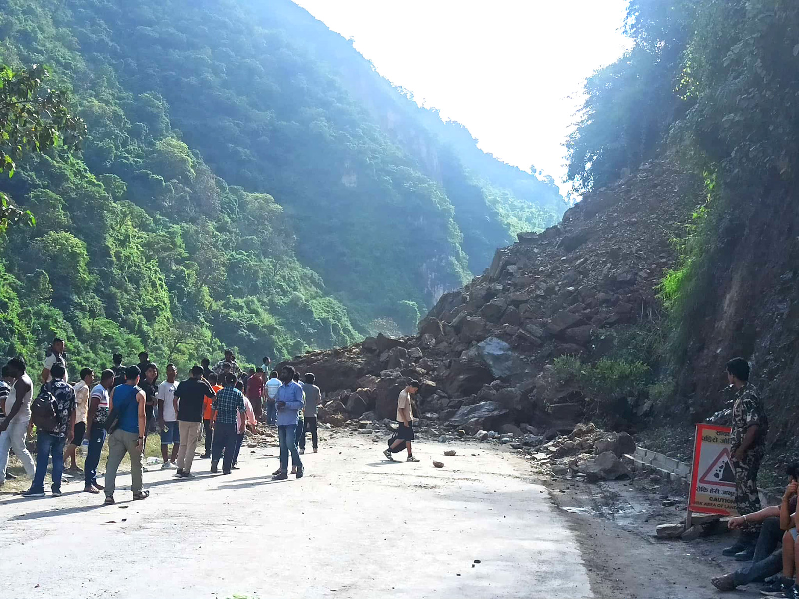 नारायणगढ–मुग्लिन सडकमा पहिरोको उच्च जोखिम भएका ठाउँमा नियन्त्रणको काम गरिँदै
