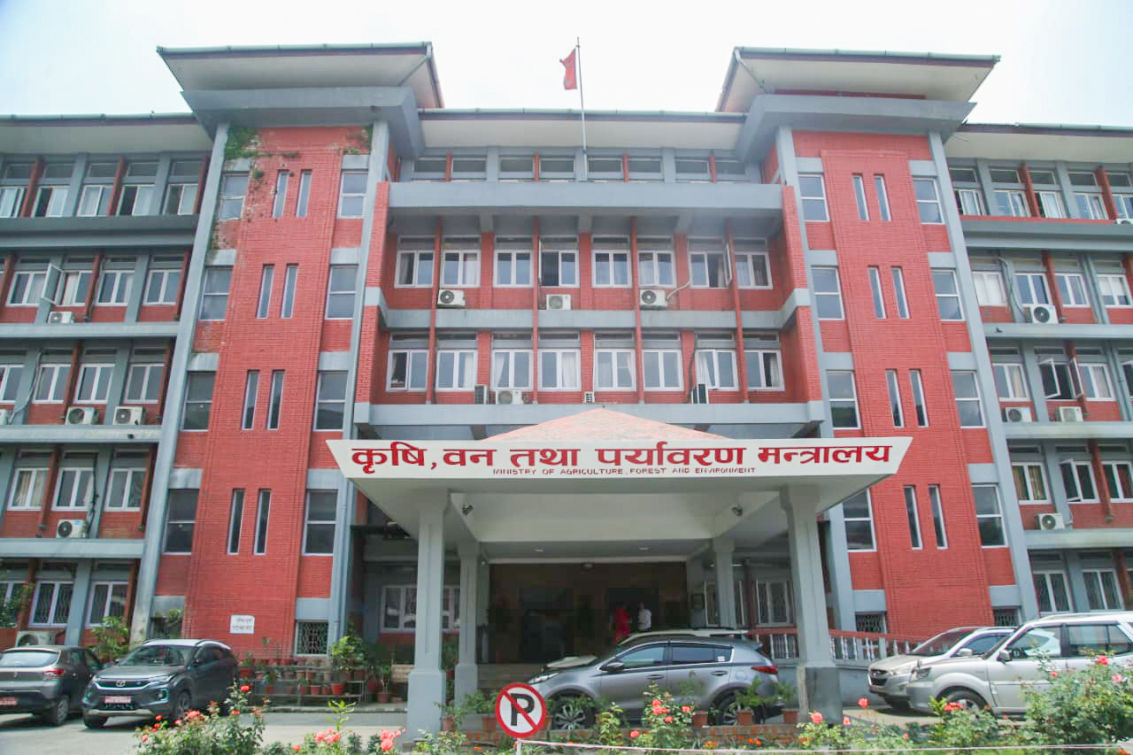 गाभिए मन्त्रालय, राखियो नयाँ साइन बोर्ड