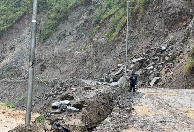 Floods and Landslides Block Major Highways in Five Districts